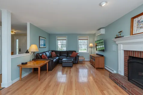 12 Mallard Lane Londonderry NH 03053