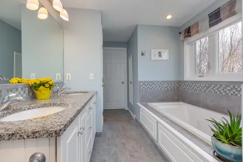 12 Mallard Lane Londonderry NH 03053