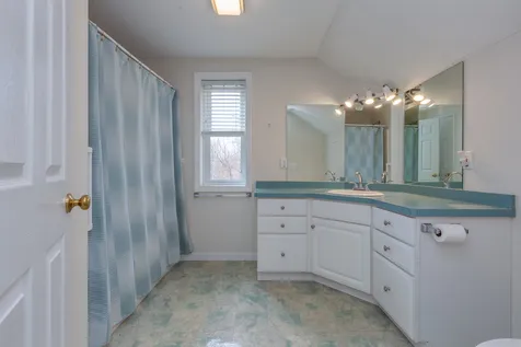 12 Mallard Lane Londonderry NH 03053