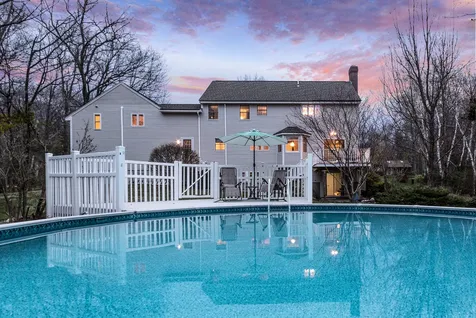 12 Mallard Lane Londonderry NH 03053