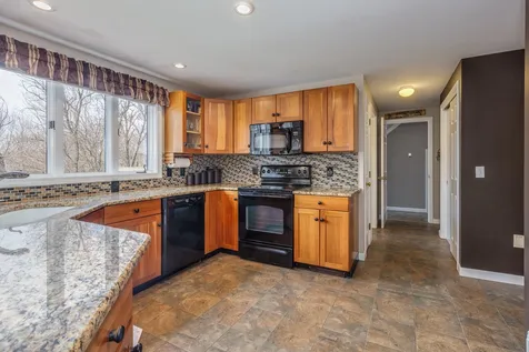 12 Mallard Lane Londonderry NH 03053