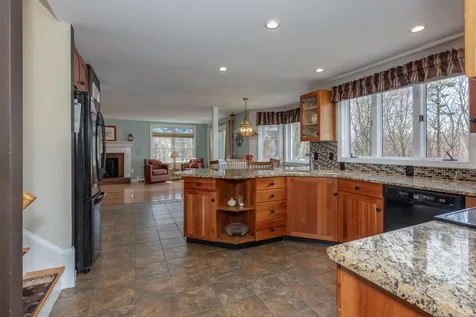 12 Mallard Lane Londonderry NH 03053