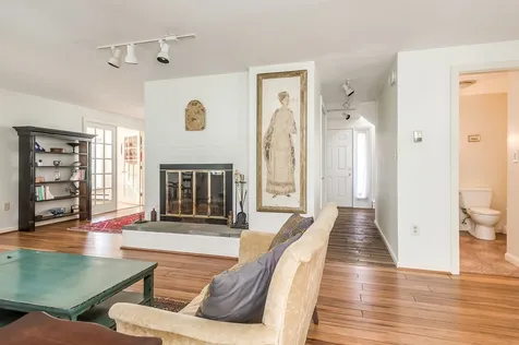10 F W Hartford Drive Portsmouth NH 03801