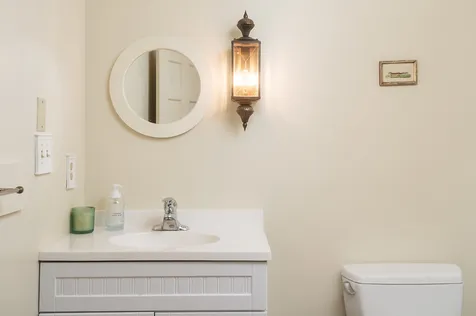 10 F W Hartford Drive Portsmouth NH 03801