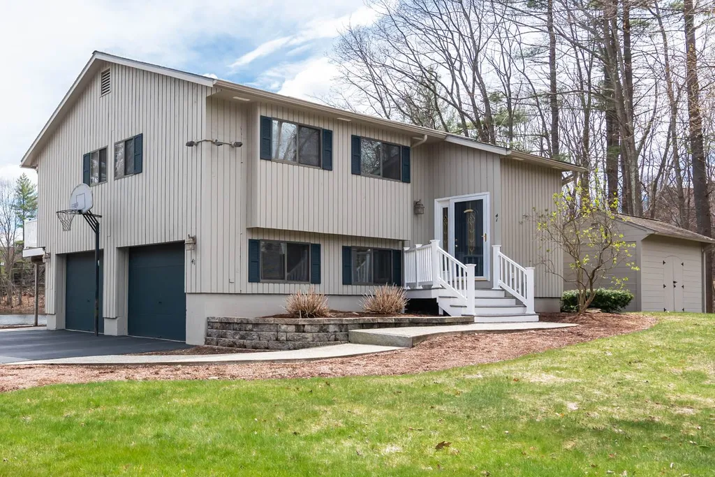 41 Westgate Crossing Nashua NH 03062