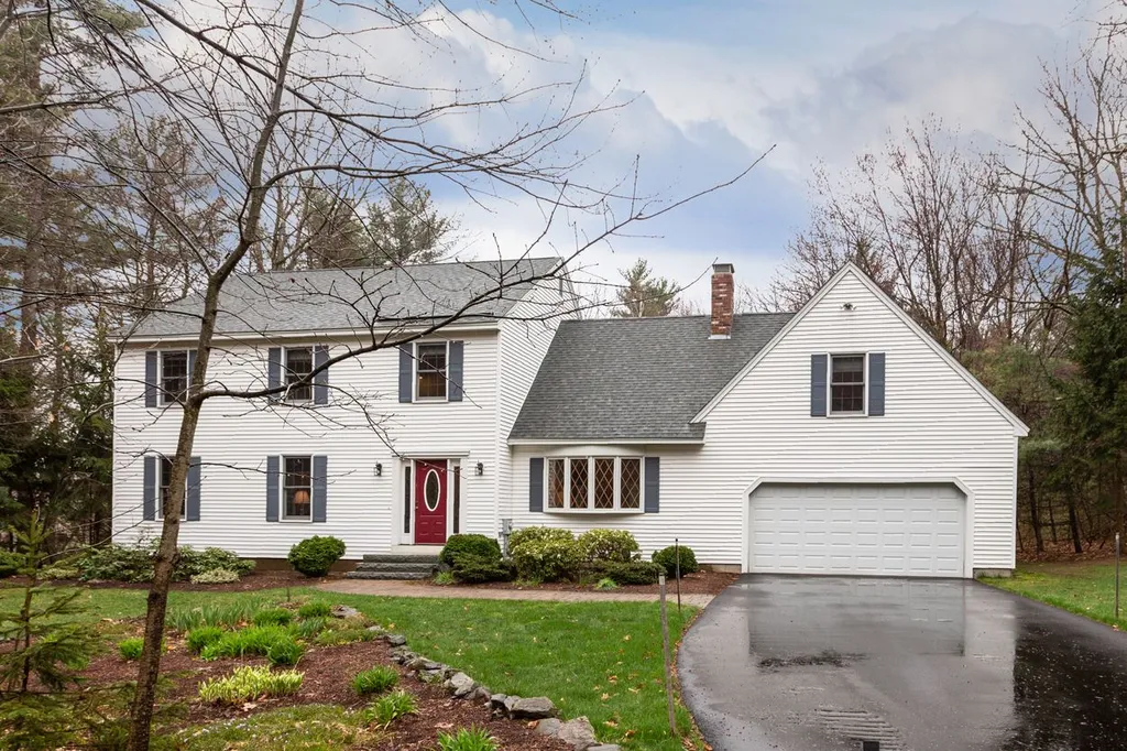 23 King Arthur Drive Londonderry NH 03053