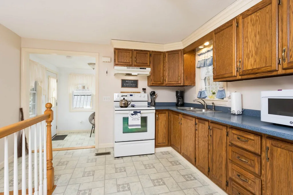 7 Sandy Lane Dover NH 03820