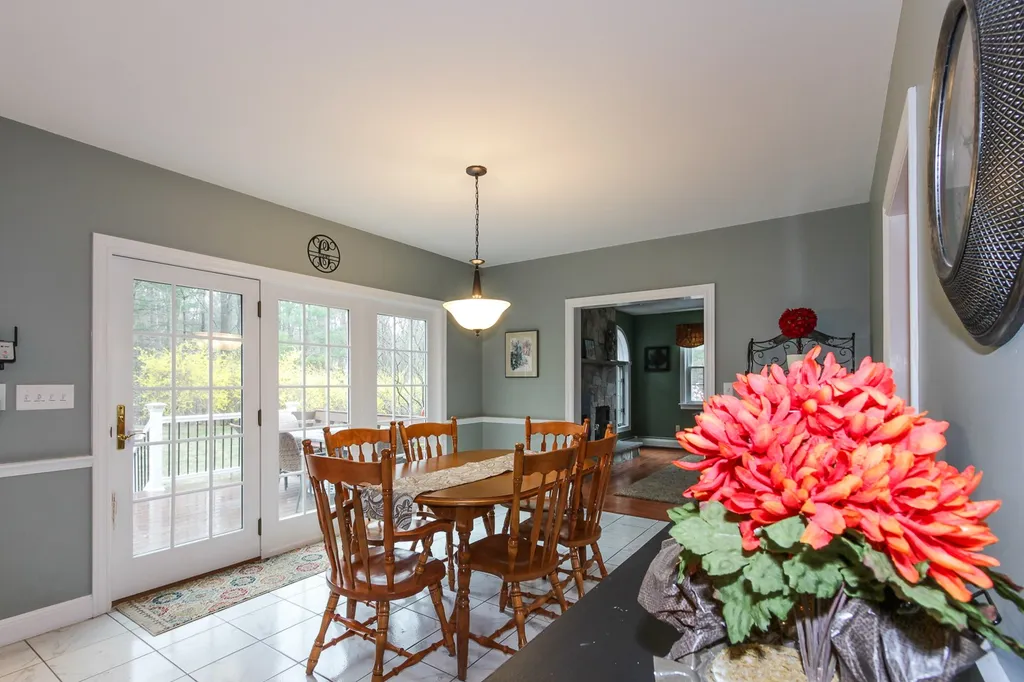 9 Manasquan Circle Londonderry NH 03053