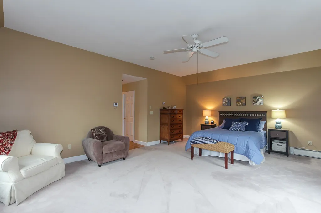 9 Manasquan Circle Londonderry NH 03053