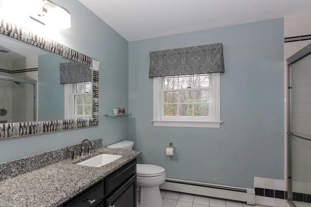 9 Manasquan Circle Londonderry NH 03053