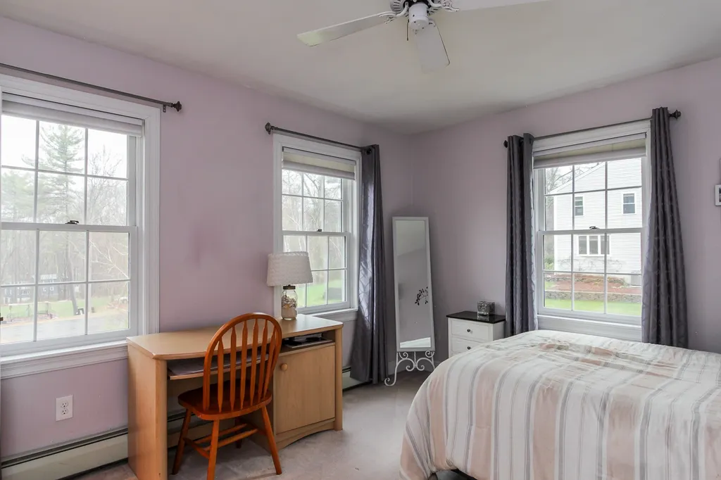 9 Manasquan Circle Londonderry NH 03053