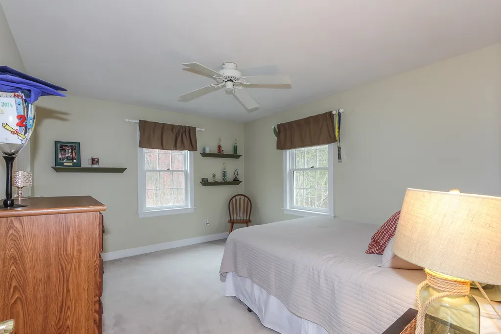9 Manasquan Circle Londonderry NH 03053