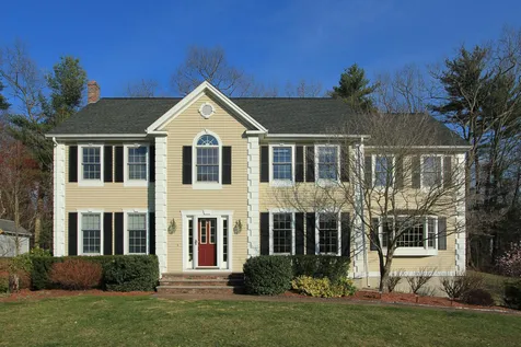 9 Manasquan Circle Londonderry NH 03053