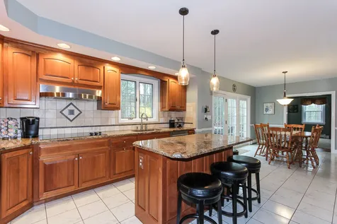 9 Manasquan Circle Londonderry NH 03053