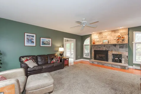 9 Manasquan Circle Londonderry NH 03053