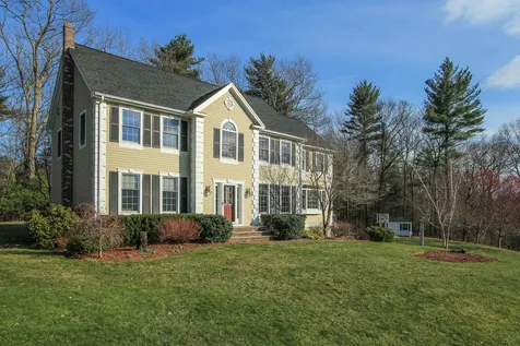 9 Manasquan Circle Londonderry NH 03053