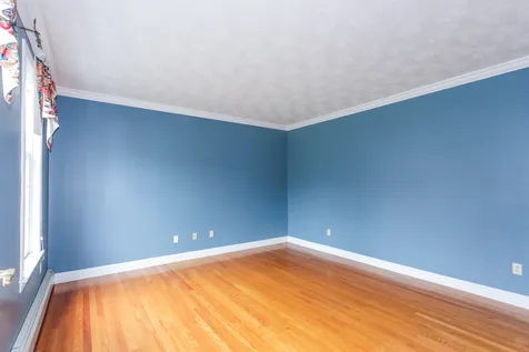 9 Manasquan Circle Londonderry NH 03053