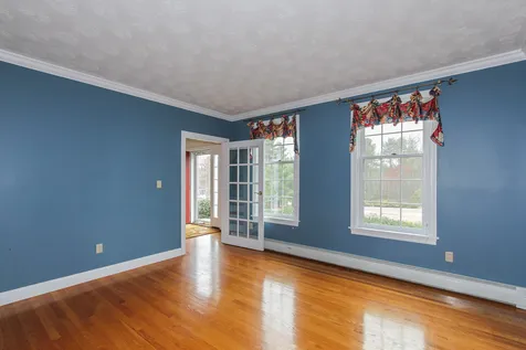 9 Manasquan Circle Londonderry NH 03053