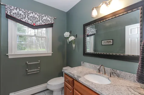 9 Manasquan Circle Londonderry NH 03053