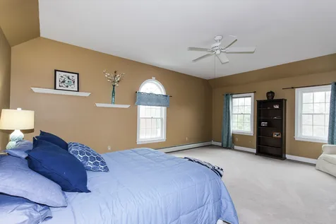 9 Manasquan Circle Londonderry NH 03053