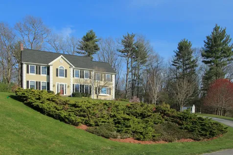 9 Manasquan Circle Londonderry NH 03053