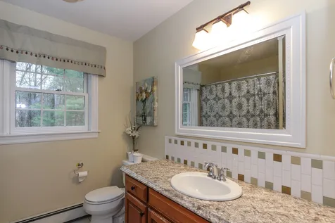 9 Manasquan Circle Londonderry NH 03053