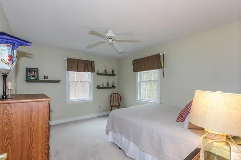 9 Manasquan Circle Londonderry NH 03053