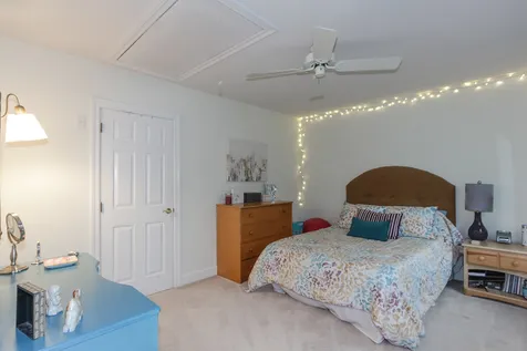 9 Manasquan Circle Londonderry NH 03053