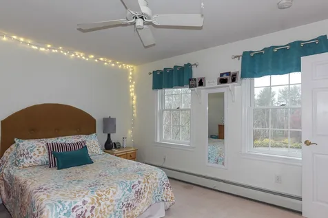 9 Manasquan Circle Londonderry NH 03053