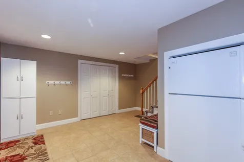 9 Manasquan Circle Londonderry NH 03053