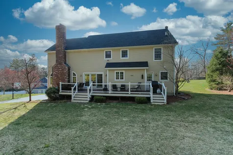 9 Manasquan Circle Londonderry NH 03053