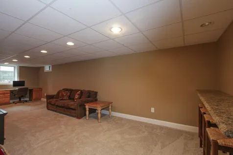 9 Manasquan Circle Londonderry NH 03053