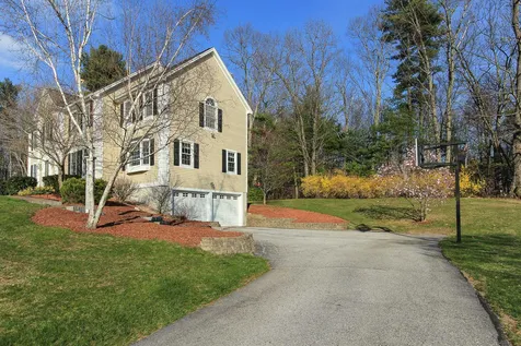 9 Manasquan Circle Londonderry NH 03053