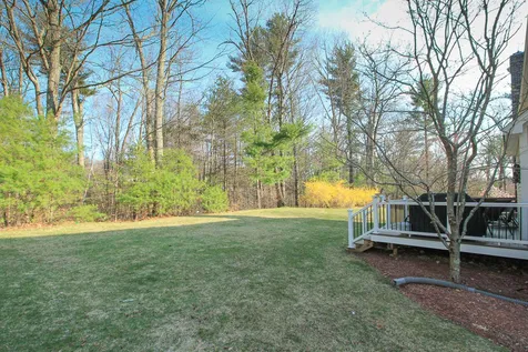 9 Manasquan Circle Londonderry NH 03053