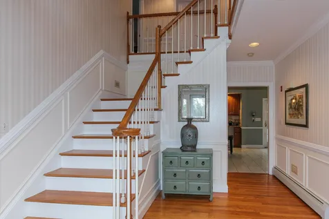 9 Manasquan Circle Londonderry NH 03053