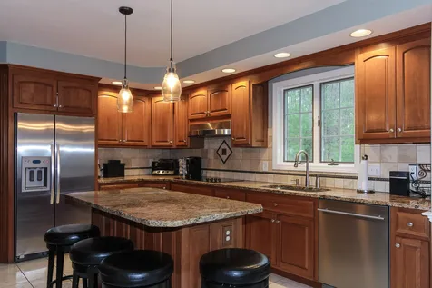 9 Manasquan Circle Londonderry NH 03053