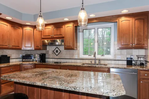 9 Manasquan Circle Londonderry NH 03053