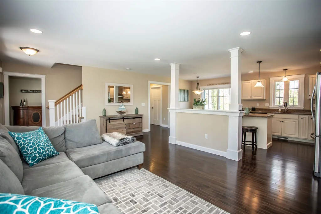 14 Calla Road Londonderry NH 03053