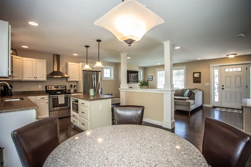 14 Calla Road Londonderry NH 03053