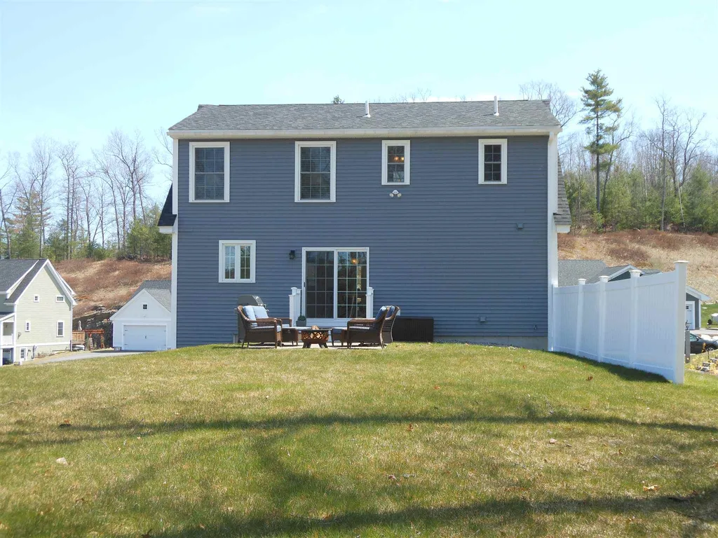 14 Calla Road Londonderry NH 03053