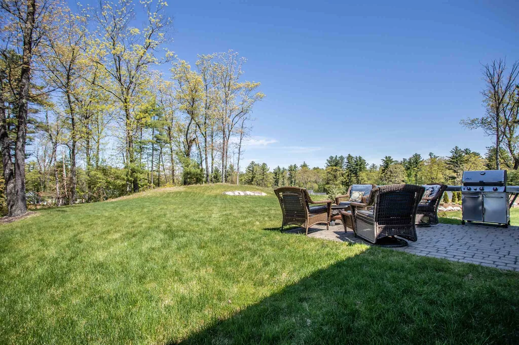 14 Calla Road Londonderry NH 03053