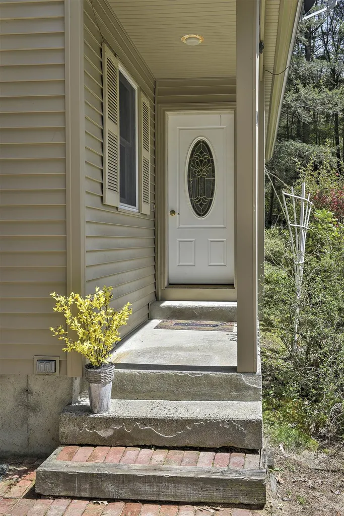 10 Malcolm Drive Surry NH 03431
