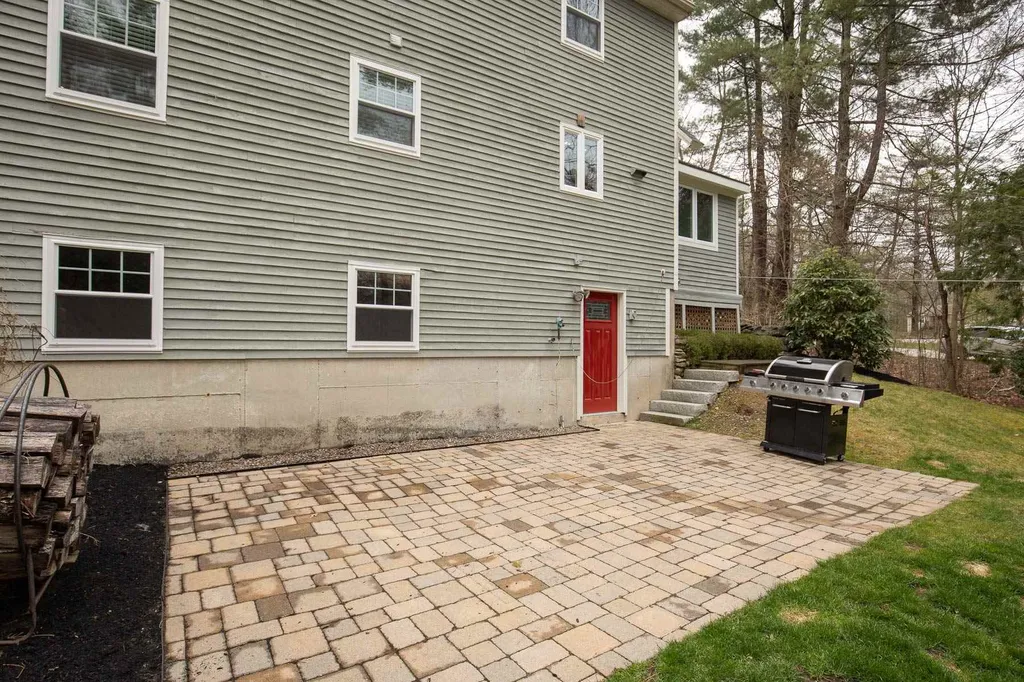 13 Hersey Lane Newmarket NH 03857