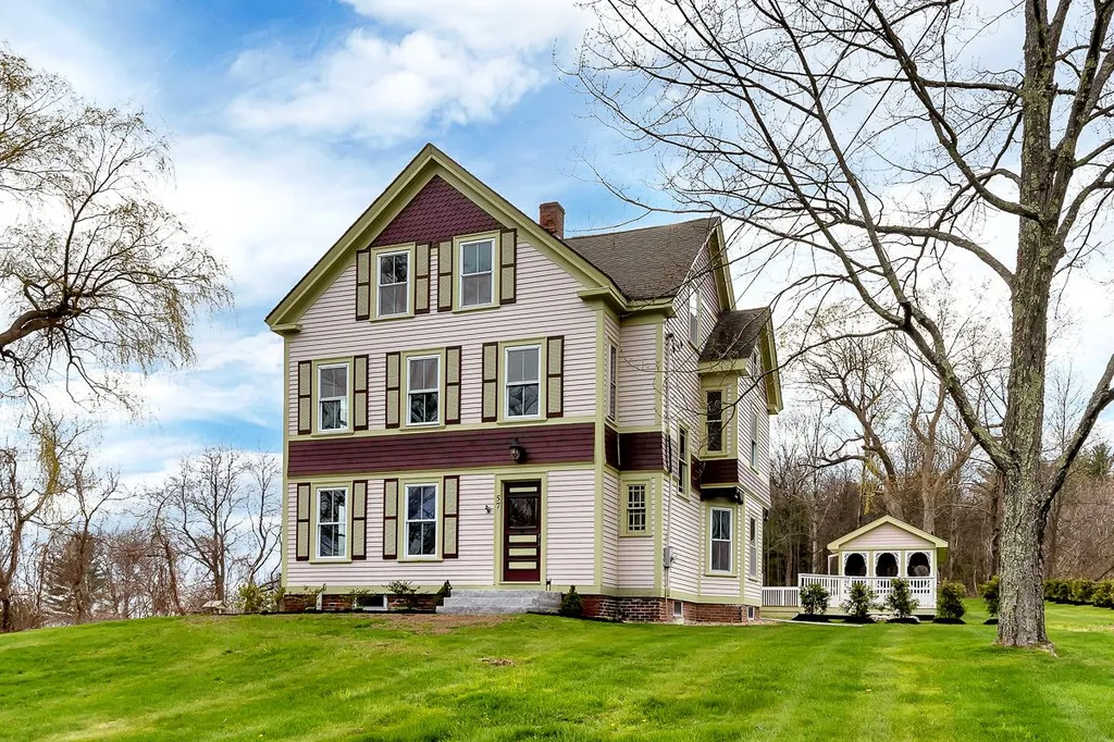 57 South Main Street Newton NH 03858