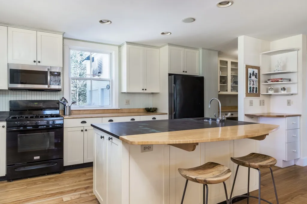 6659 Spear Street Charlotte VT 05445