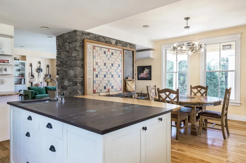 6659 Spear Street Charlotte VT 05445