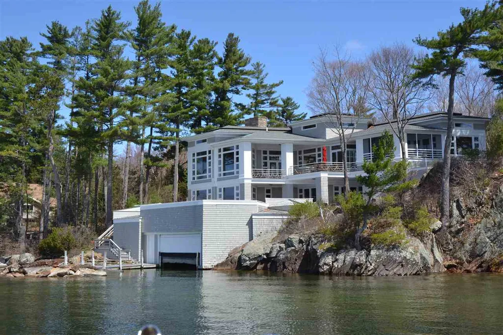 27 Umbrella Point Wolfeboro NH 03894