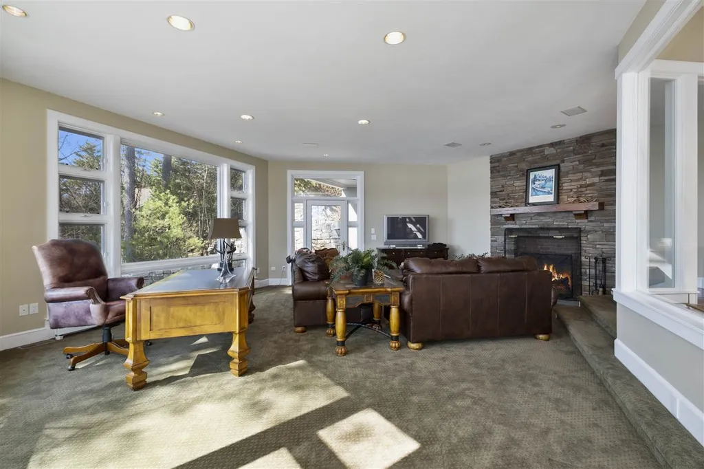 27 Umbrella Point Wolfeboro NH 03894