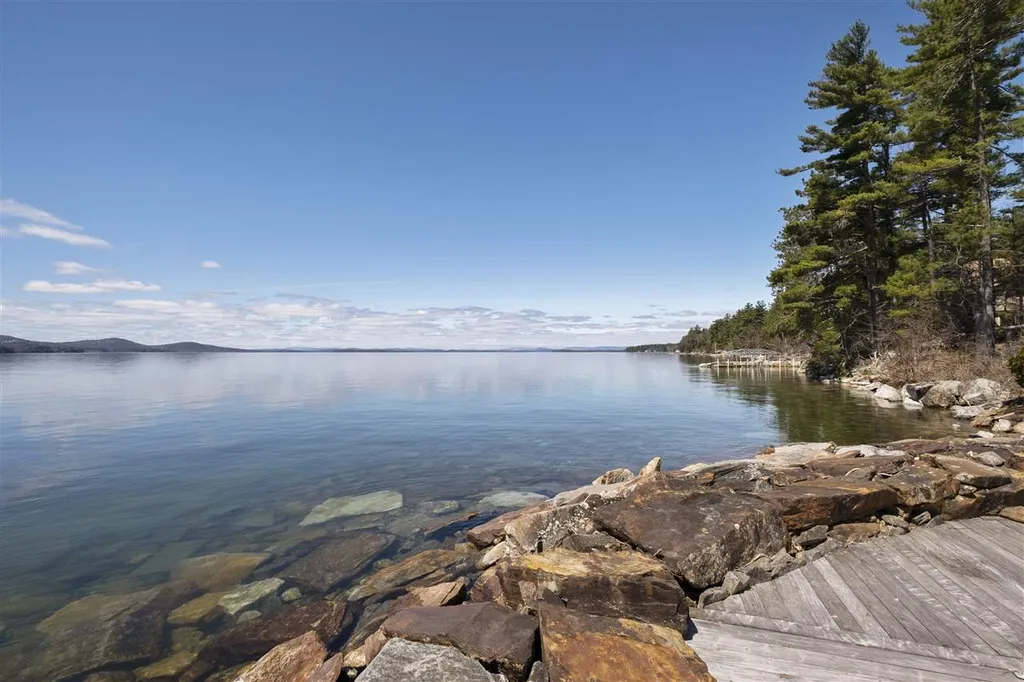 27 Umbrella Point Wolfeboro NH 03894