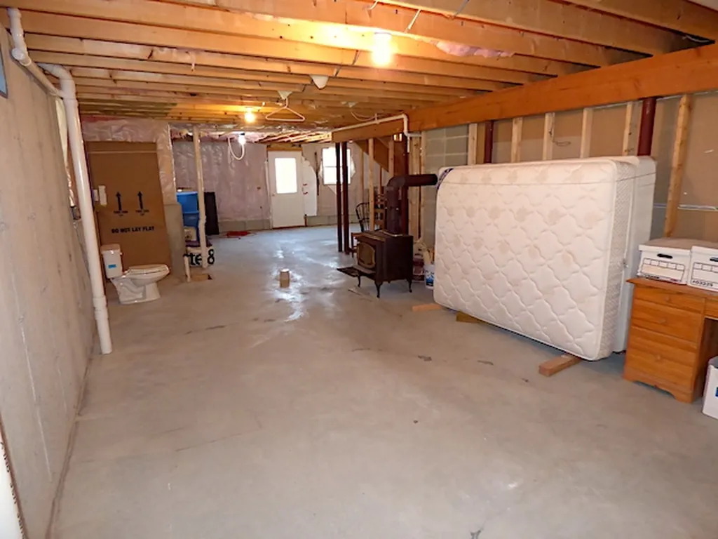 1033 Long Street Webster NH 03303